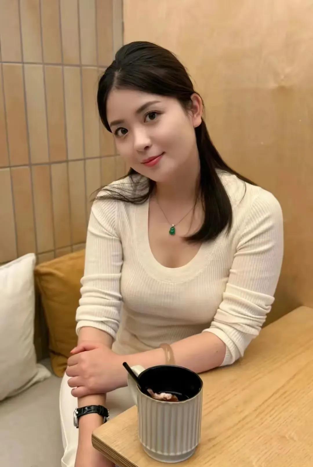 悠闲午后，咖啡相伴，静享美好时光。