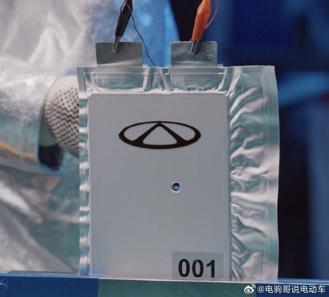 全固态电池赛道提速！吉利、奇瑞齐官宣：2027年装车示范吉利:2026年：全固