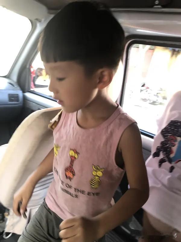 姨家弟弟的这个条件是找不到媳妇了嘛！姨家弟弟在河北的小县城，他说他把自身条件说