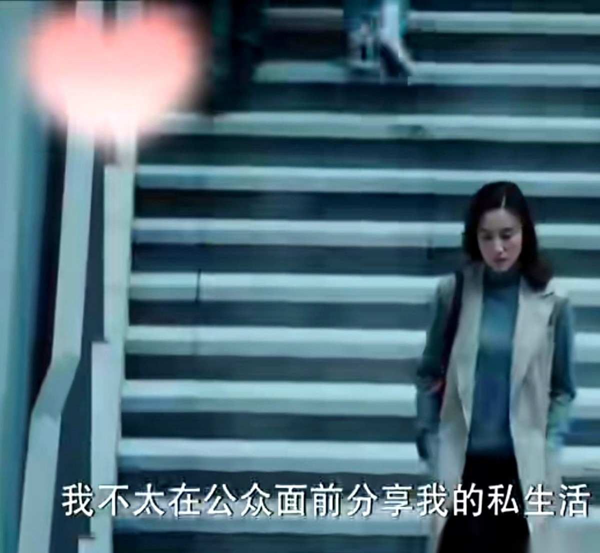 宋佳在零下三十度的东北拍《悬崖》，冻到整张脸发僵都没吭过一声。转头去翻她的微博，里面连一张九宫格自拍