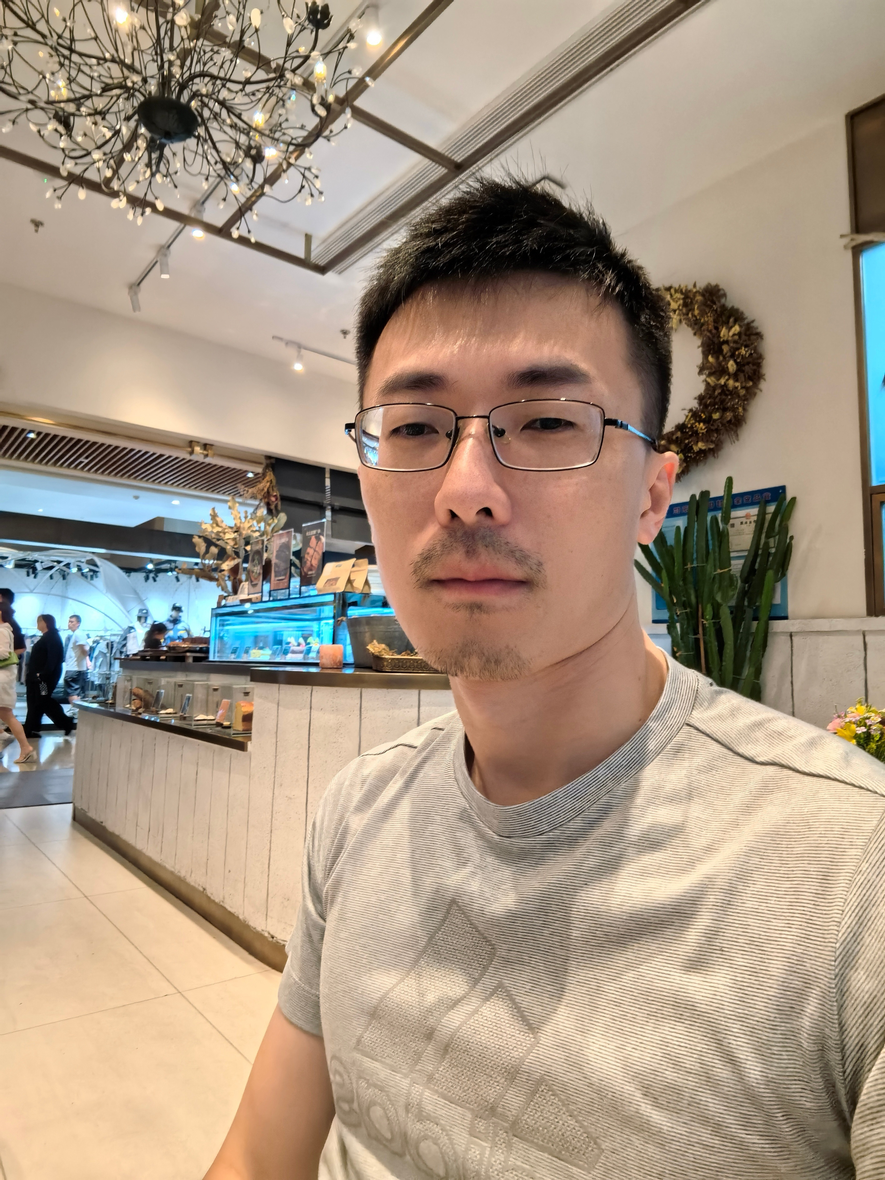 难得来一趟市中心，已经快忘了自己在上海了。​​​