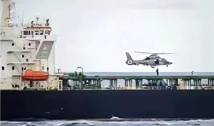 昨天地中海可真是上演了一出“明抢”的大戏。法国海军直接在公海上，把一艘满载俄