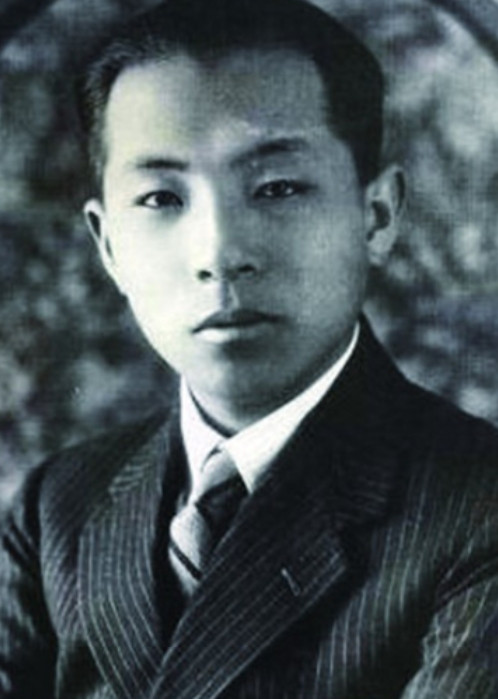 1940年，于凤至身体溃烂，抛下丈夫张学良赴美治病，她憔悴走下飞机，正茫茫然。谁