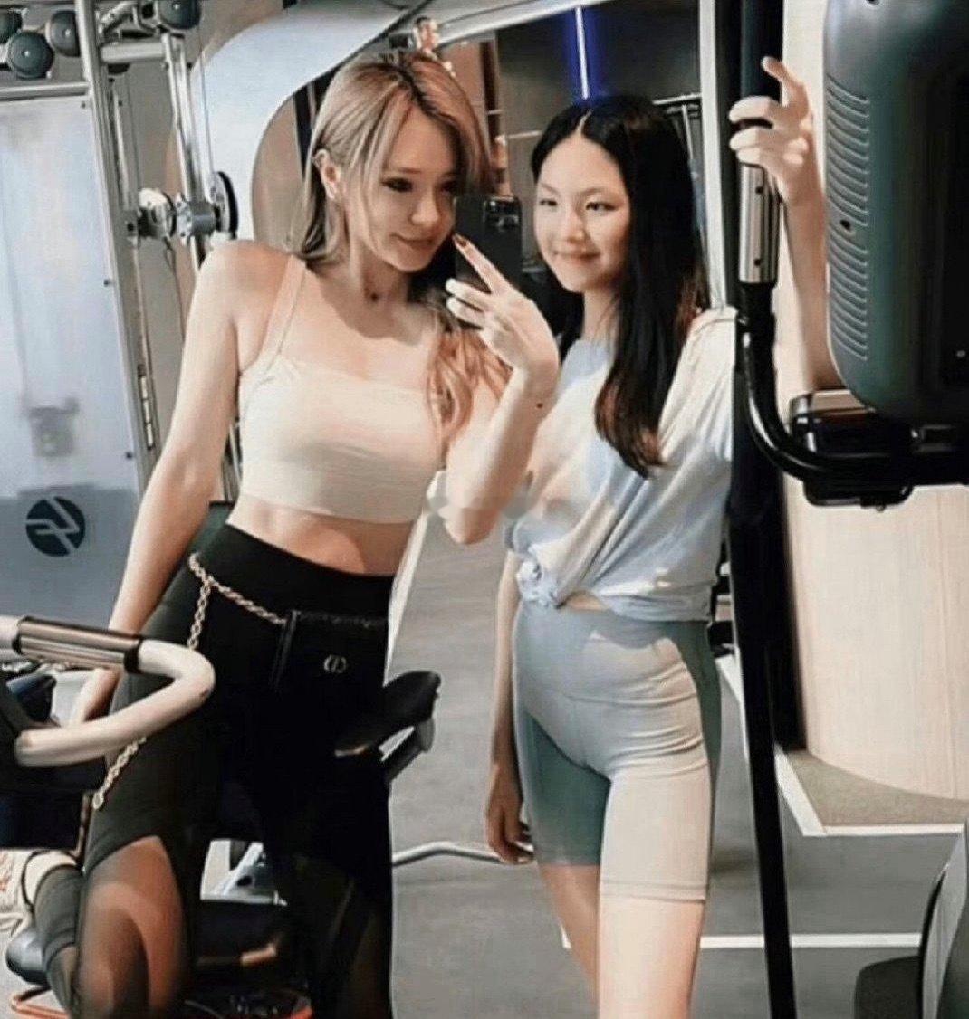 王诗龄这个腿算得上内娱第一直了吧