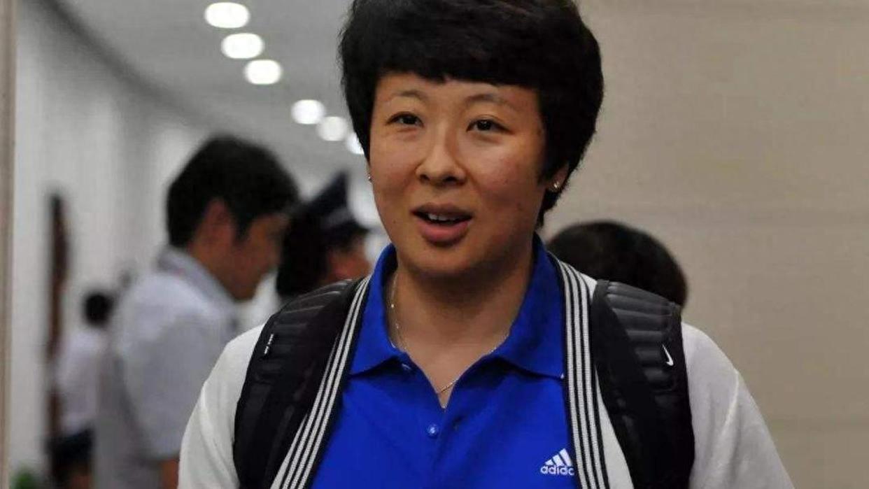嫁到泰国11年，女排队长近况曝光！47岁满面红光，儿子身高惊人，她就是冯坤。