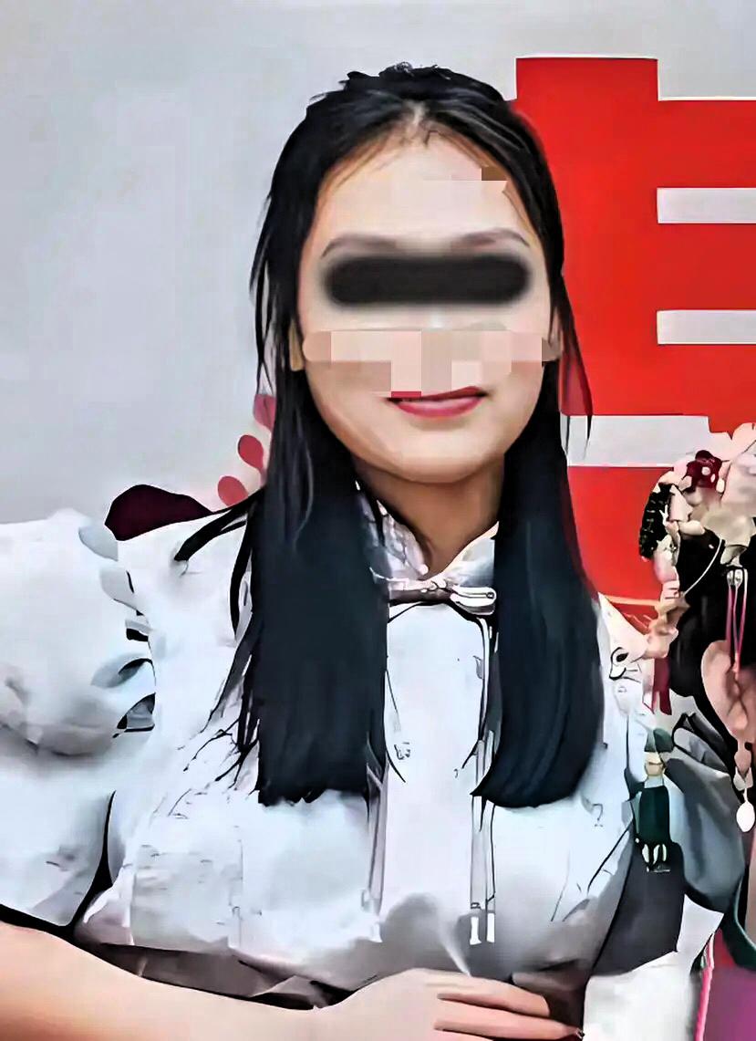 金毛判了，白某这第三者下场太惨，真是大快人心！她明知金毛有家庭，还硬插一脚