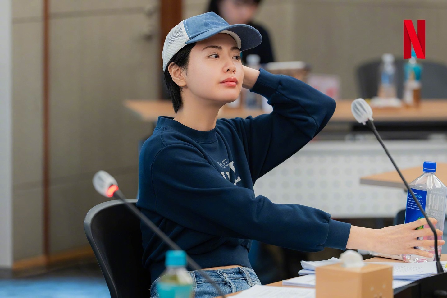 韩剧官宣林珍娜金湍郑乾柱主演Netflix新剧玛德蕾莎公开剧本研读照。该剧