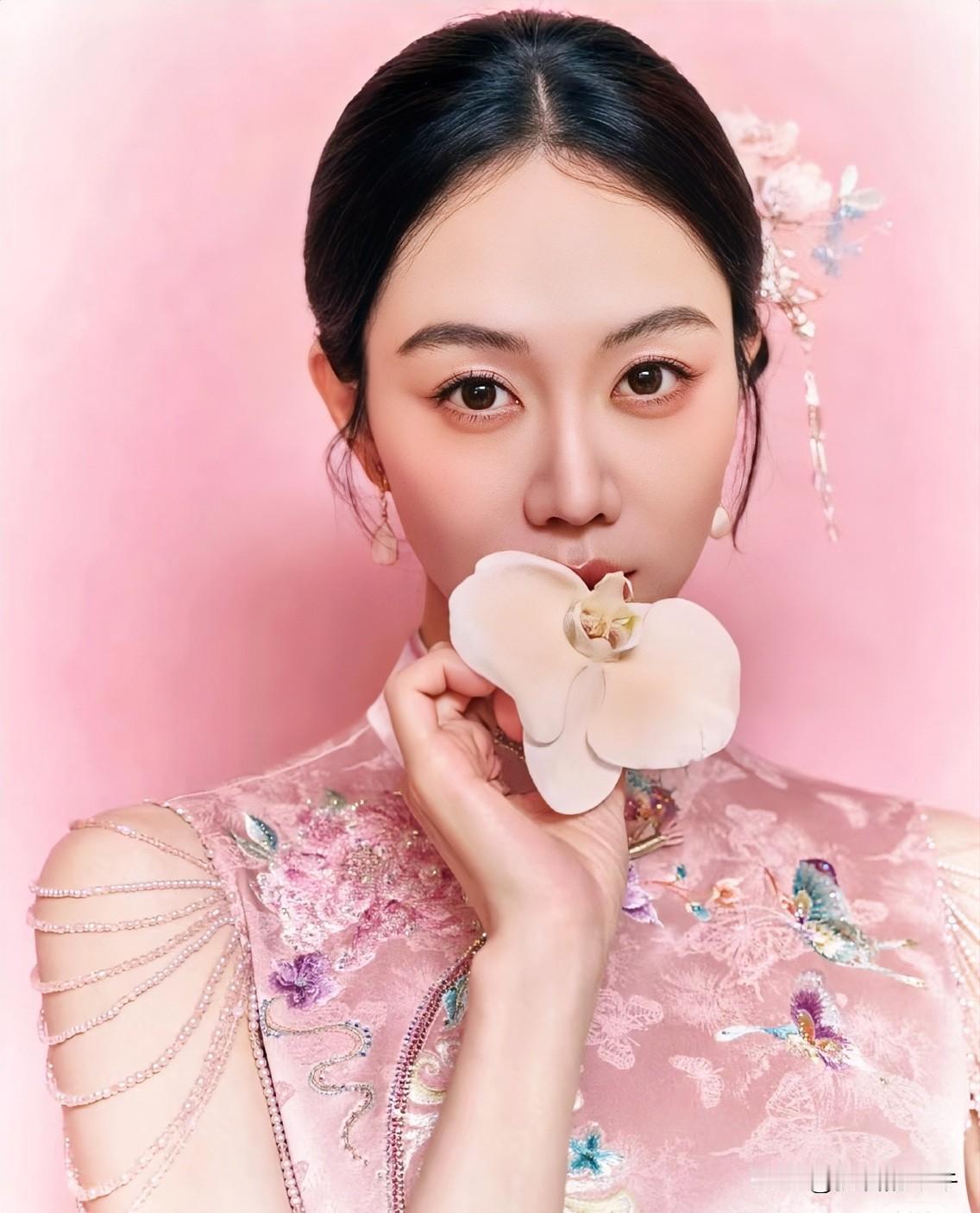 果真相由心生，看看姜妍这张脸就知道她为什么嫁的那么好。不是因为她长得漂亮，