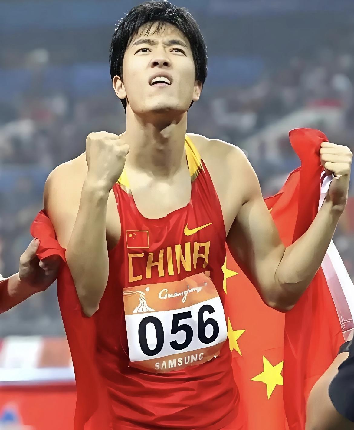 安置刘翔，拖了十一年2004年，刘翔在雅典跑出12秒91。那是中国田径离天空