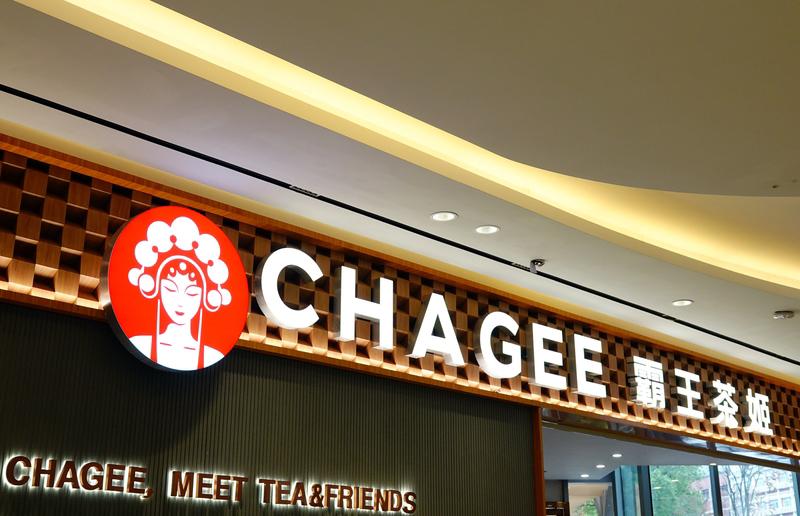 12月26日，霸王茶姬美股一度跌超14%，股价创上市以来新低。公司因“咖啡因”相