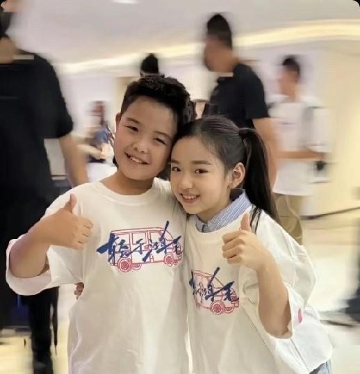 佟丽娅我终于明白你为什么要把珠宝都给小酒窝了，这不是从小把小酒窝当儿媳妇培养