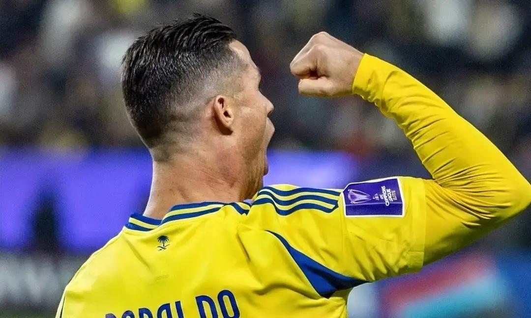 差24球，C罗真要破千了！他进球停在976粒，按现在的脚感，每踢一场就再靠