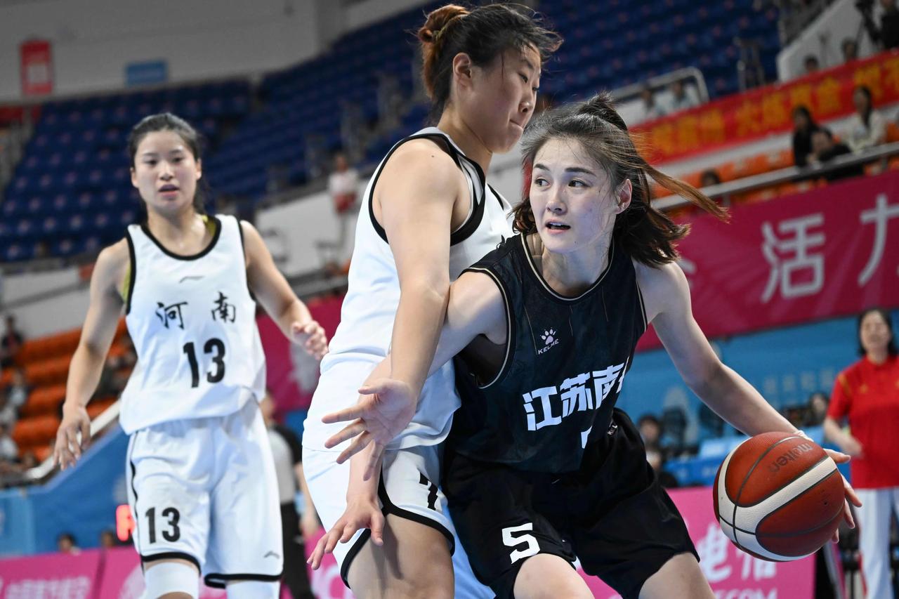 今天江苏三支女篮队伍都要创造胜利！分别是成年组，U22女篮、U18女篮成