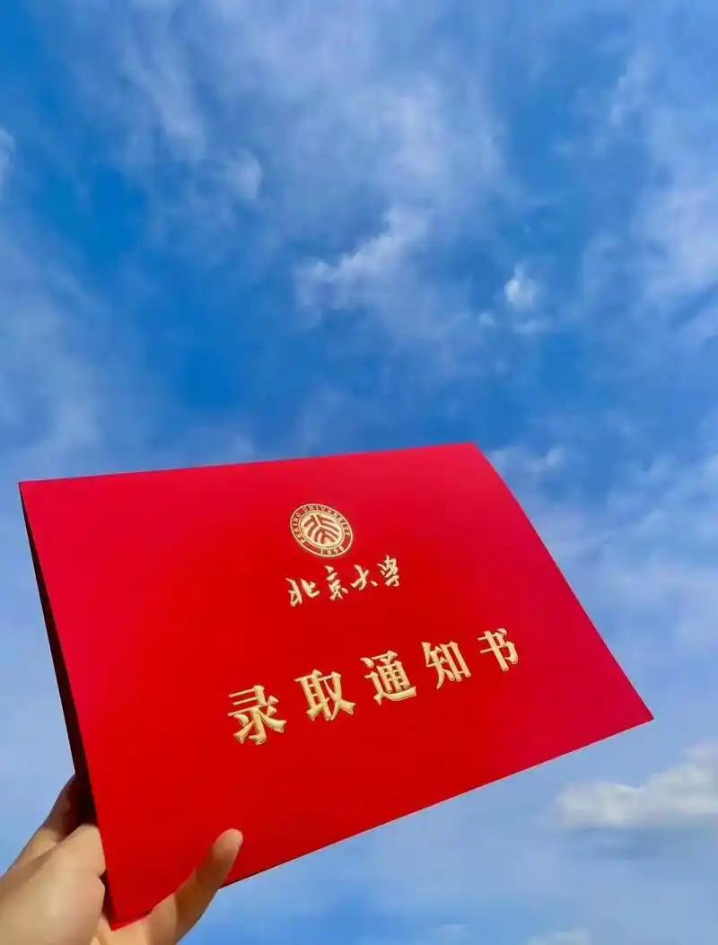 填完志愿后，别只傻傻等录取通知书不少家长忙活十几天填完高考志愿，以为就此万事