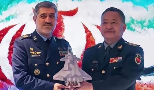 伊朗变了，大国对伊朗的态度也变了。以前的伊朗只是嘴硬，各种颜色的旗升了一次又