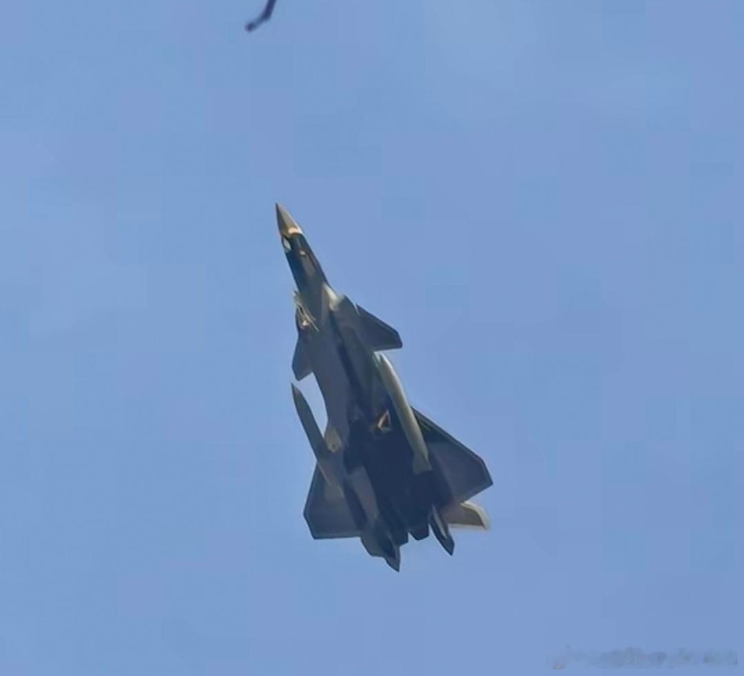 首见J20A/S携带副油箱这世界首架五代半战斗机在逐步形成完全作战能力，正大规