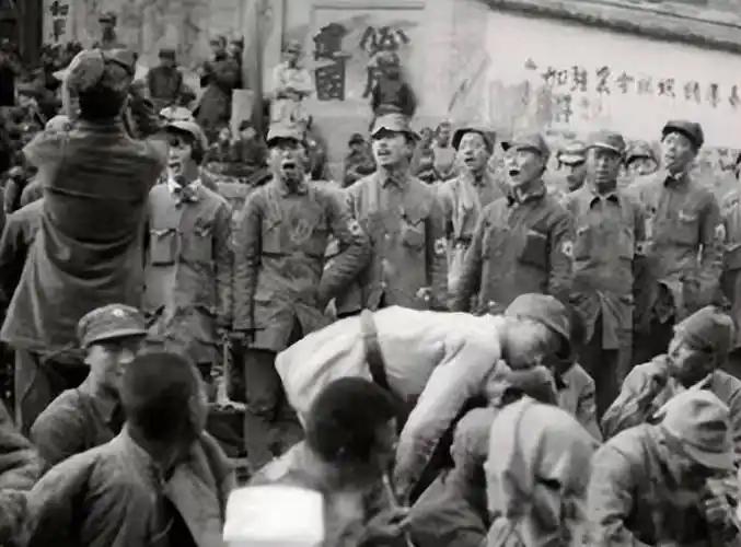 1946年2月，通化城内我军只有五百人可战，对面是上万日军战俘和国民党特务，暴乱
