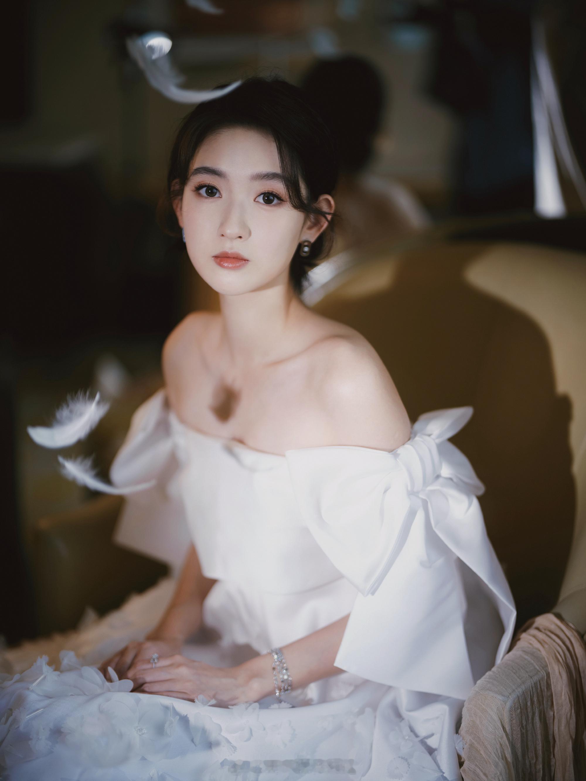 王玉雯纯白烂漫极致纯粹