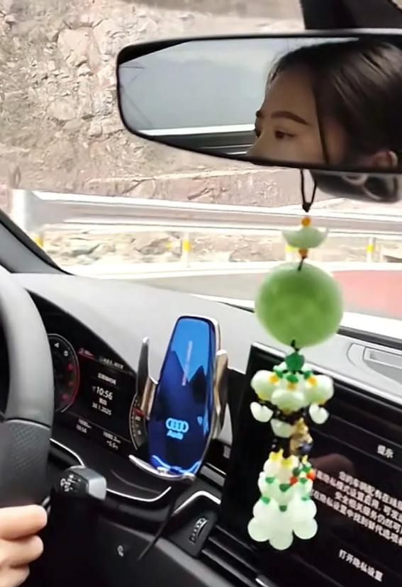 钱再多也没用！湖北26岁理财经理王小红去世，开新奥迪，死因曝光：不是过劳