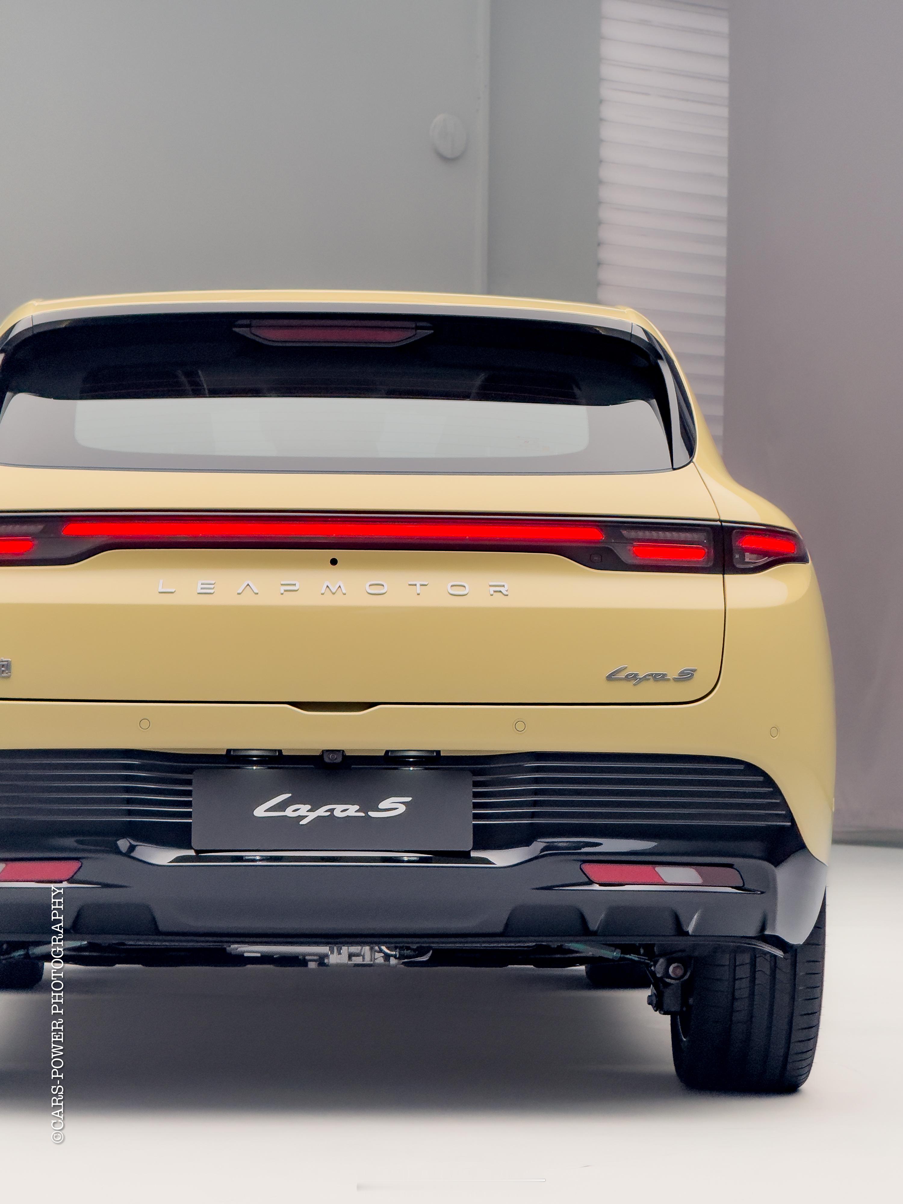 两厢跨界造型+无框车门年轻人第一台纯电小钢炮据说15到20万之间……[doge]