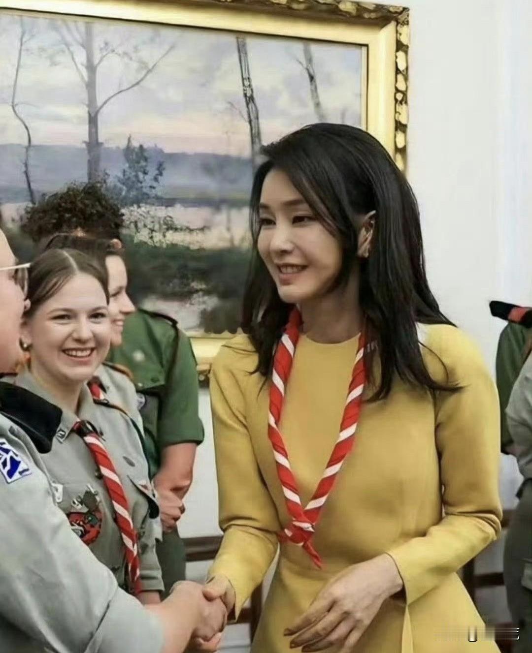 不知道现在她怎么样了？看容貌说18都不为过吧，就是手有点暴露年龄了！