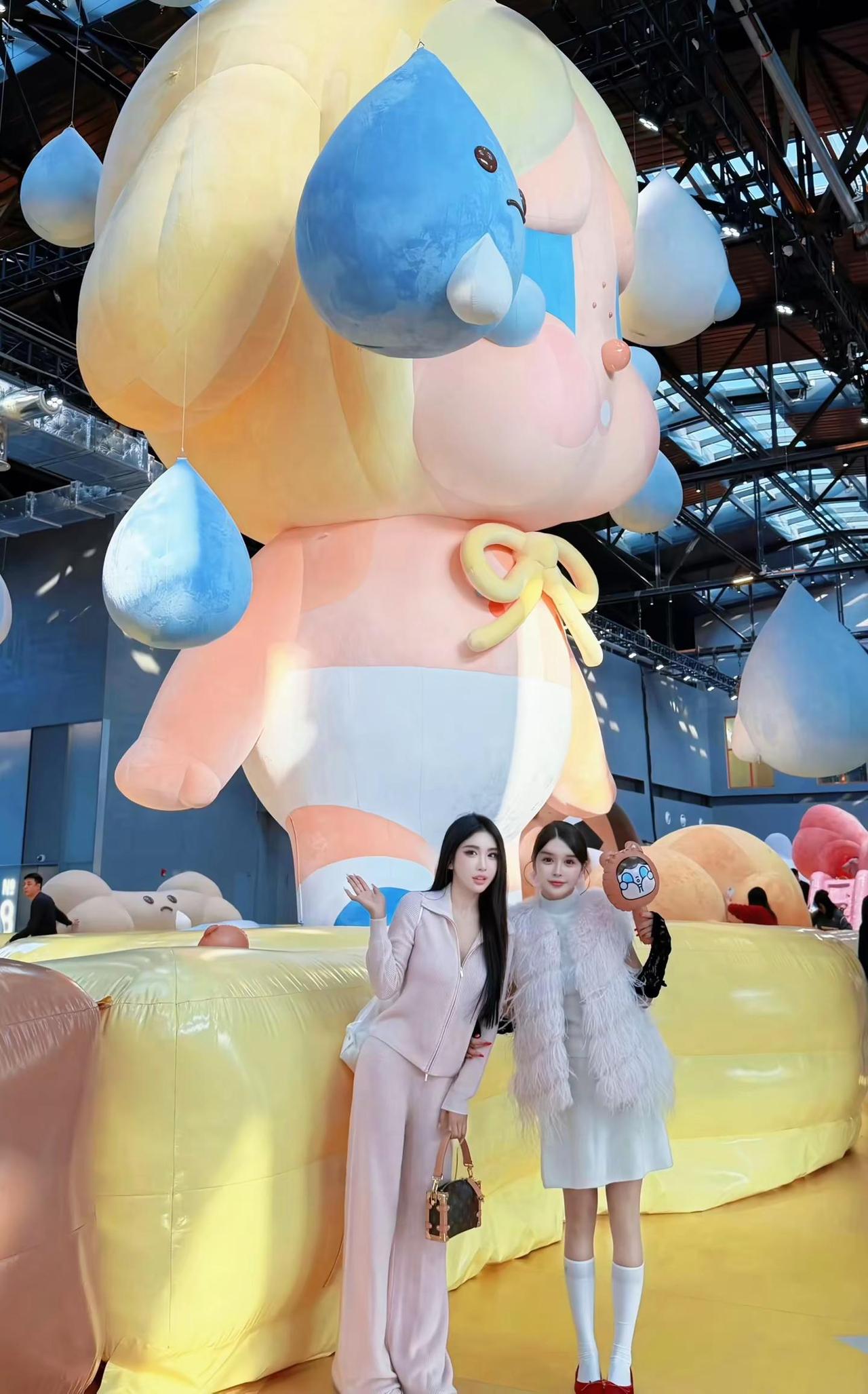 𝙘𝙧𝙮𝙗𝙖𝙗𝙮特展陪闺蜜可爱了一天toryburch大人的游