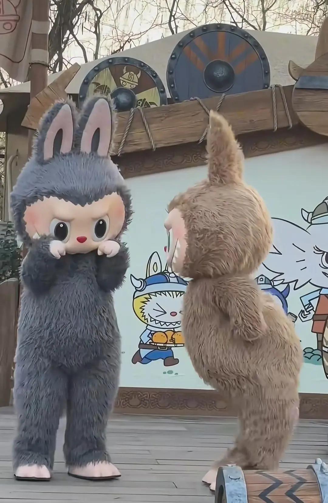 感觉现在年轻人其实根本不在意这个东西长啥样，只要找在年轻人里面号召能力强的明星