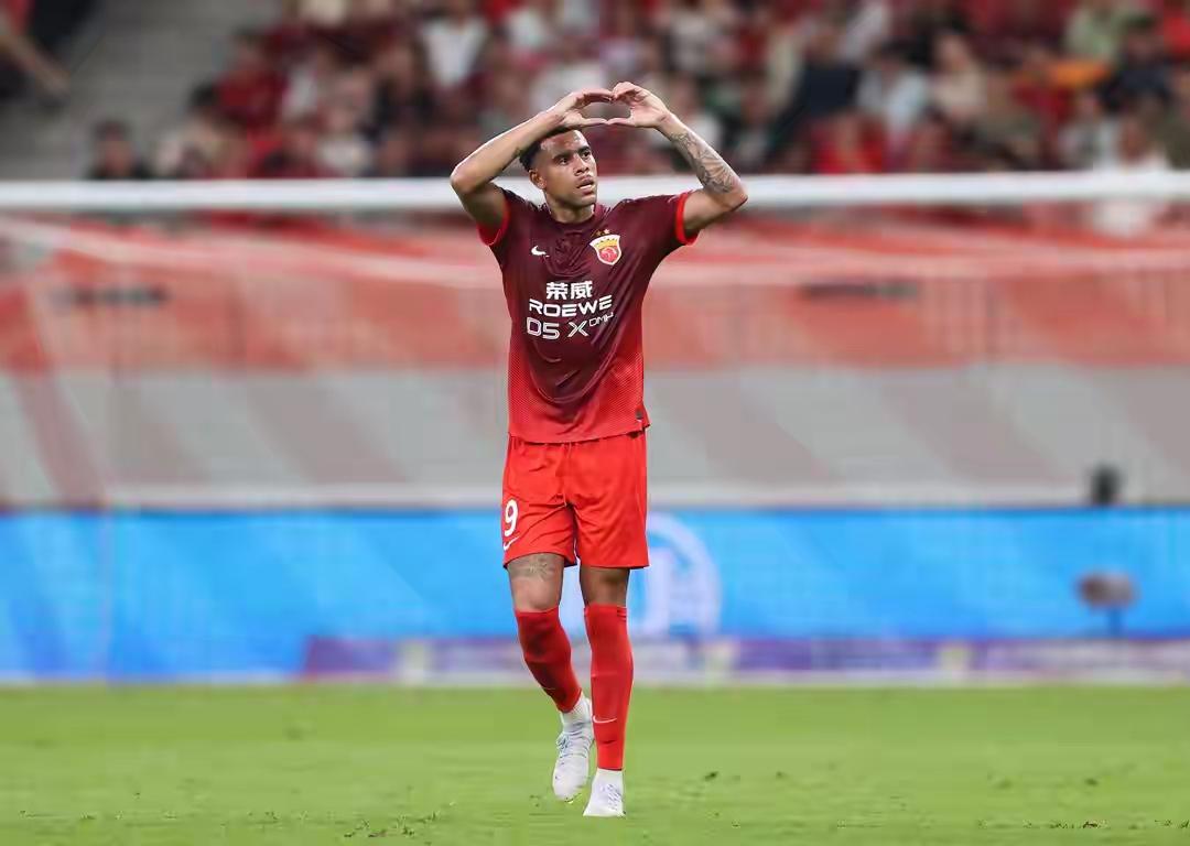 袁甲：河南队引进古斯塔沃，让人匪夷所思！知名足球解说员袁甲，按惯例做新赛季中超