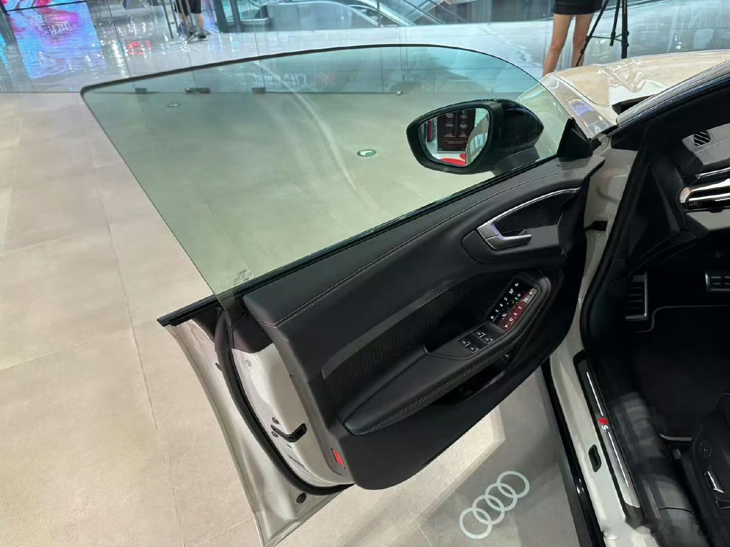 白与灰的碰撞，两台奥迪Sportback轿跑同框亮相✨ 全新A5L S...