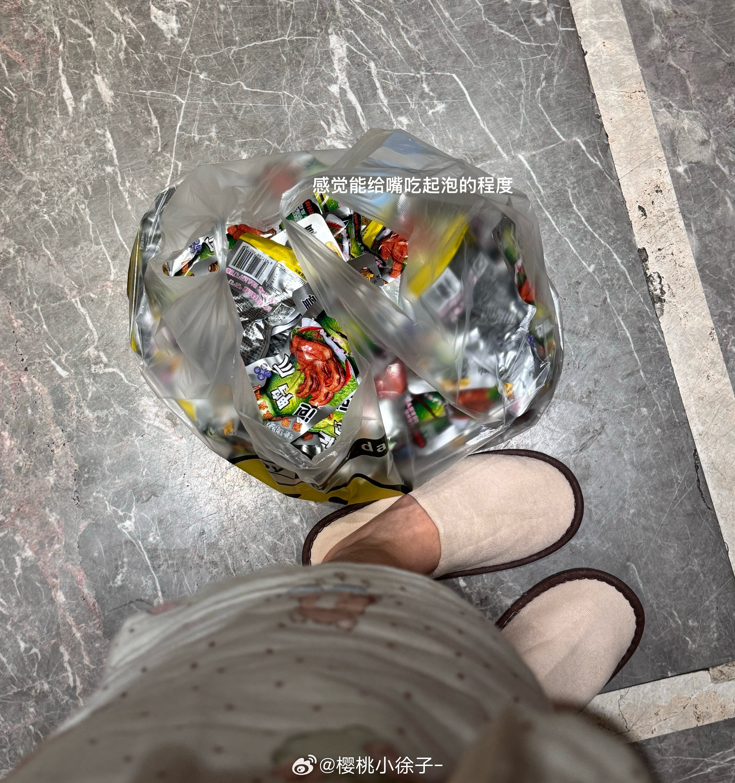 看见爪子就走不动路的程度…