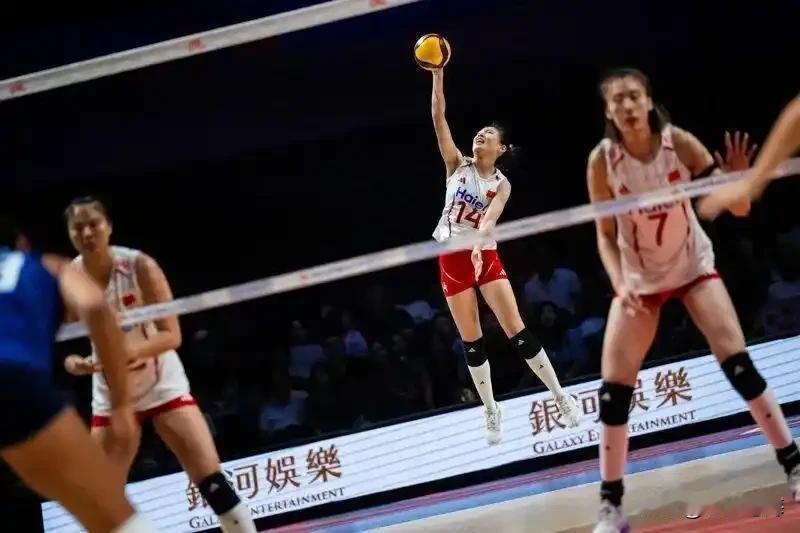 0:3被土耳其横扫，中国女排付出年轻的代价：无法防起吊球，攻传失配，无法战胜有强