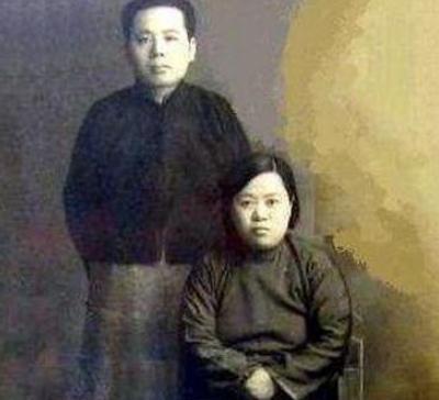 1914年，作家张恨水被迫结婚，他嫌弃妻子貌丑，却经常和妻子同房。不久后，妻子怀