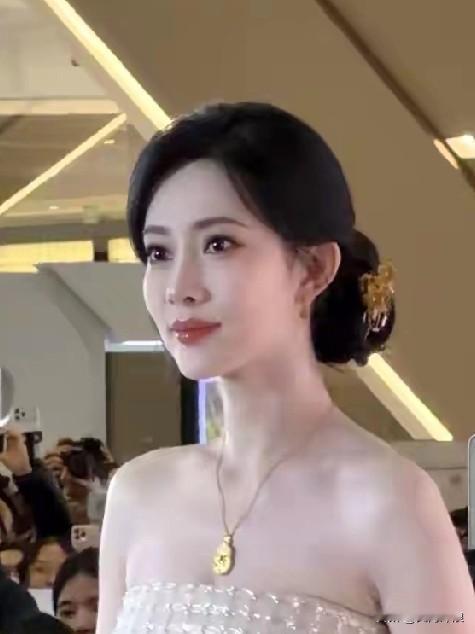 文艺评论家送给孟子义10个字！那10个字是戏路广演技佳创新力强孟子义