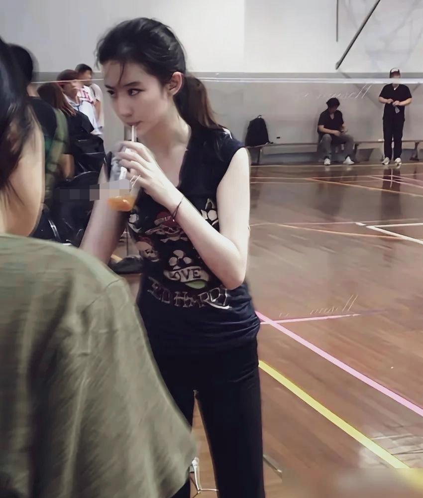 年轻时的刘亦菲美貌无敌。