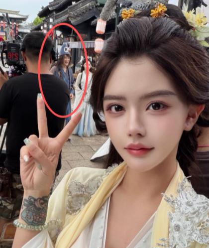 本以为自己是大网红，走到哪都有面儿，结果制片人根本没把她放在眼里！网上刷到27