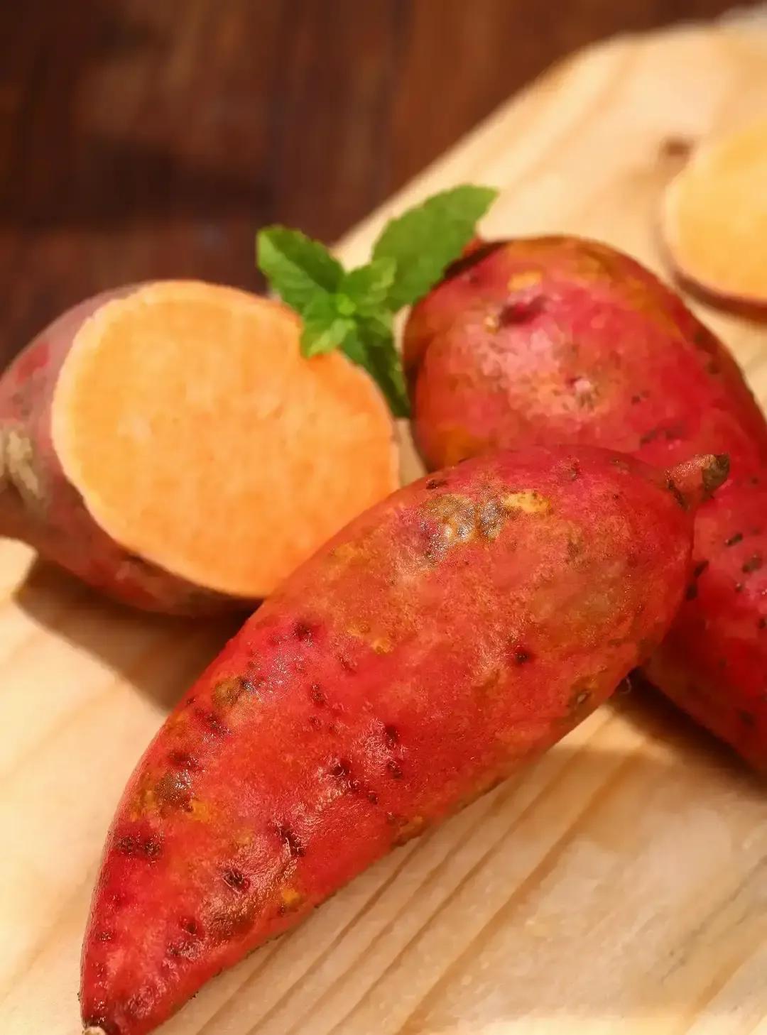 刷到个热搜说红薯不是谁都能放开吃，糖尿病、肠胃差、肾不好的六类人得悠着点。我愣