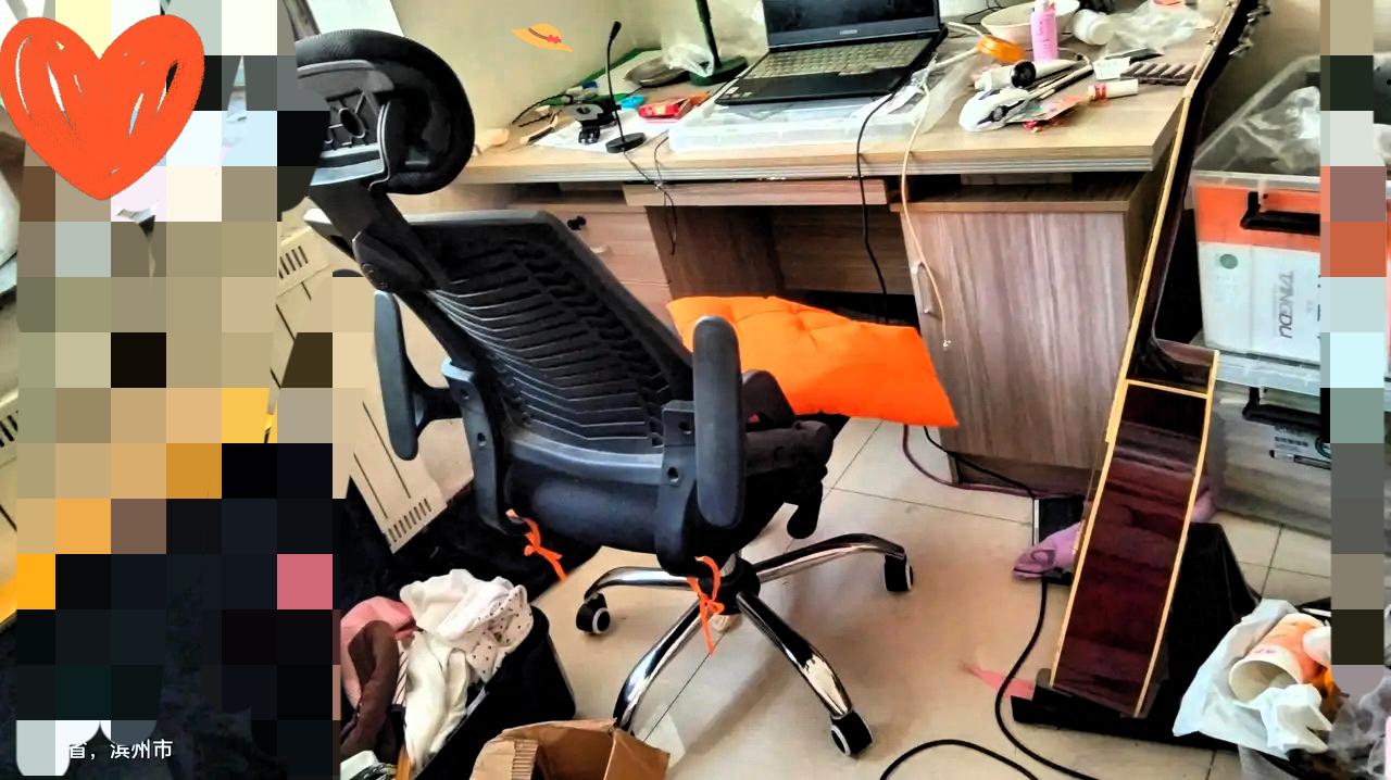 俩“逆子”终于走了！打开未来儿媳住了一个多月的卧室，我直接恶心得想反胃，今天只能