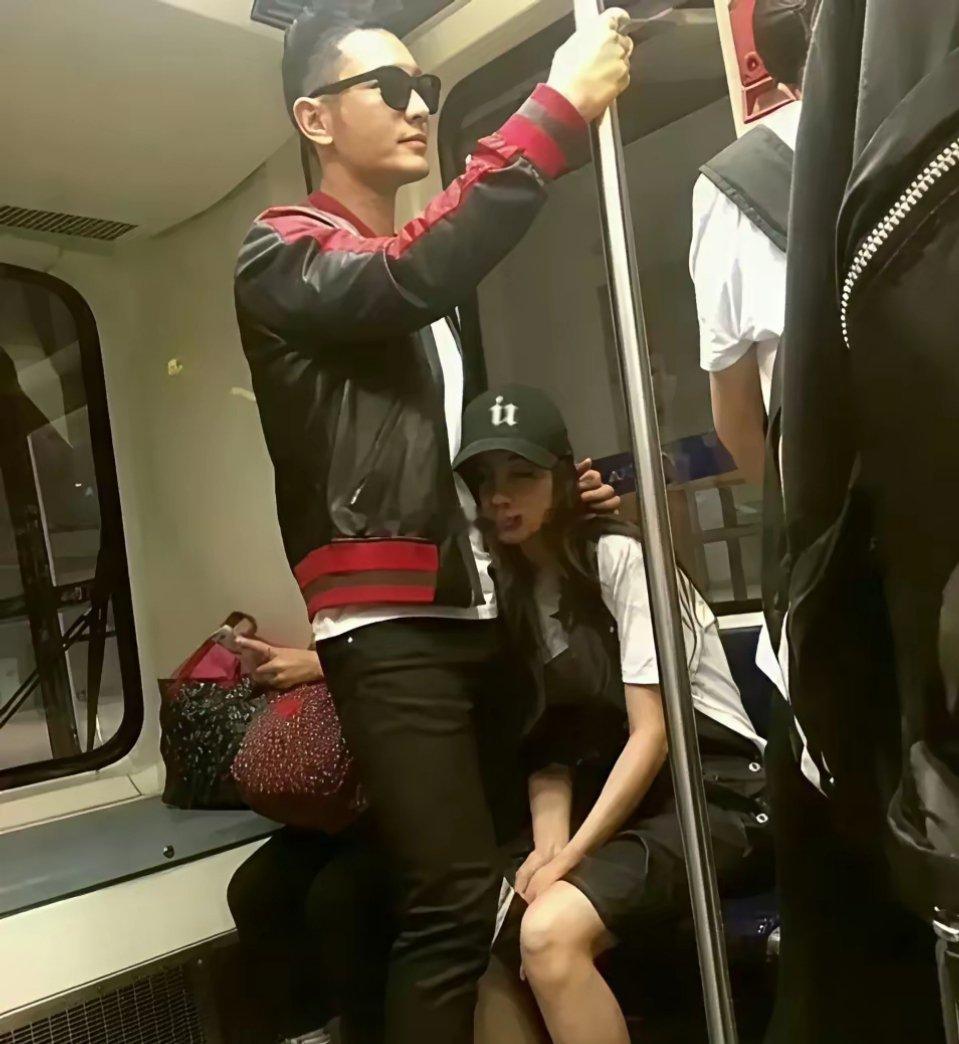 这照片，估计黄晓明出50万也想删除吧？​​​