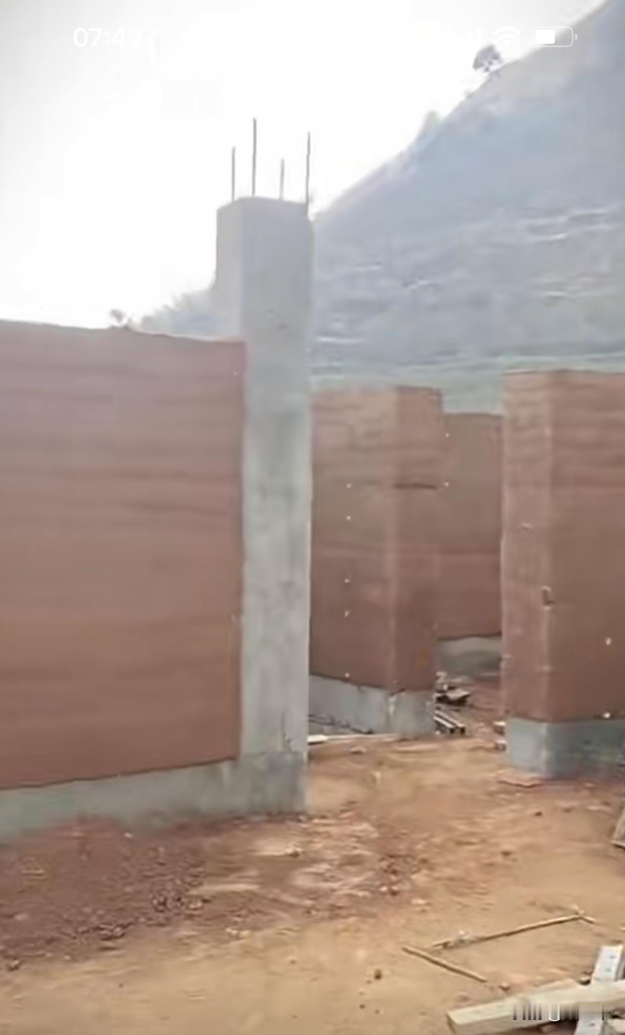 现代化农村土坯房你愿意盖吗？墙体厚度30-40公分，承重柱由木头改为钢筋混凝