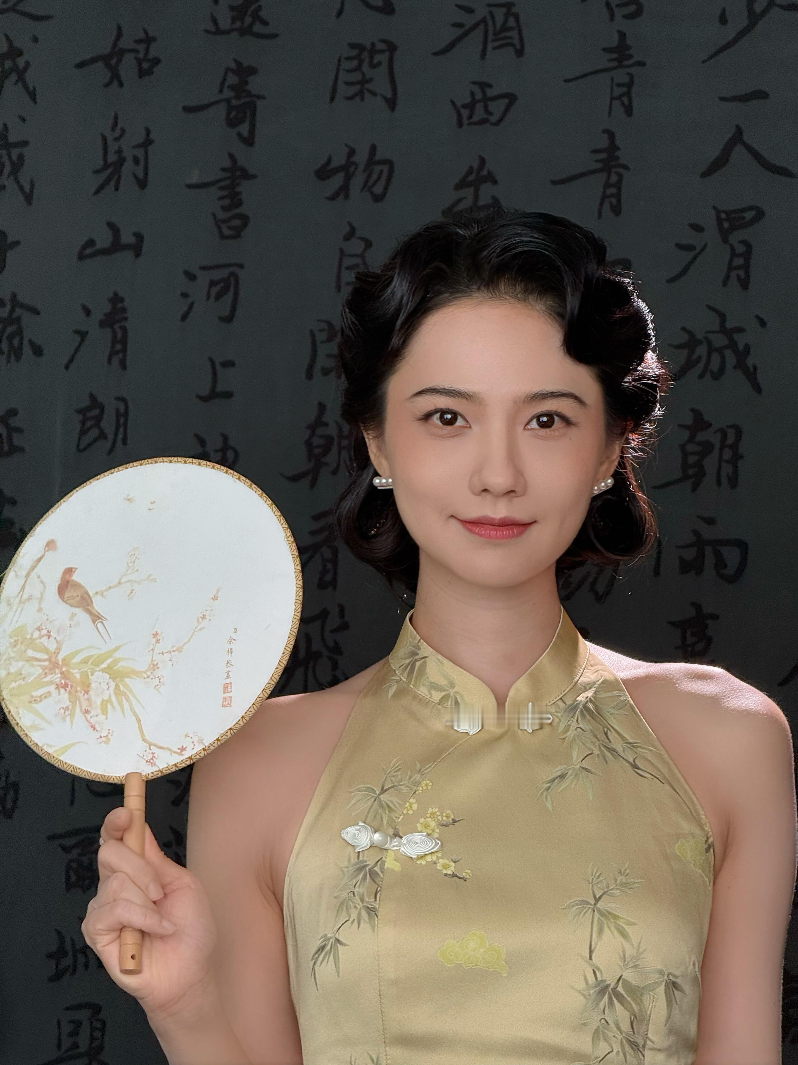 旗袍界严厉的母亲来了。