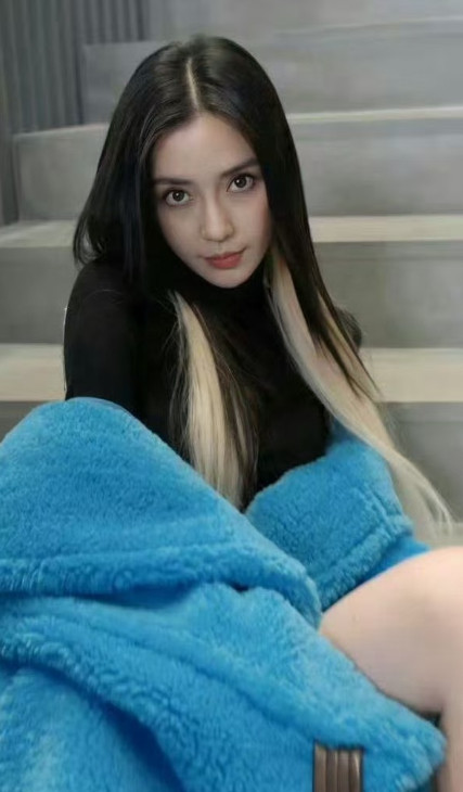 杨颖baby这腿像穿了肉丝一样，皮肤好好