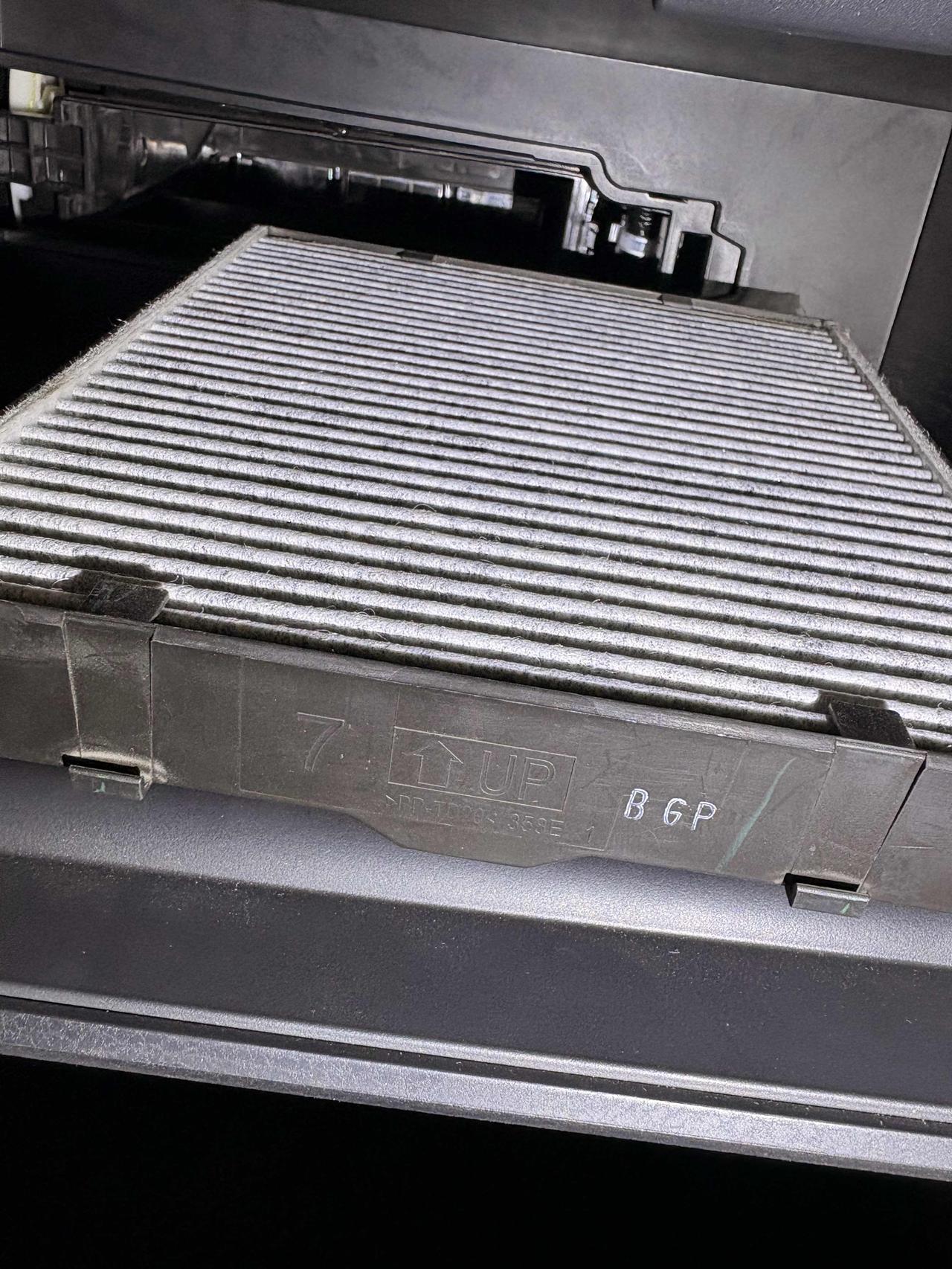 日系车换空调格都说日系车的设计方面确实有他的实力，一些损耗件的更换非常的便利