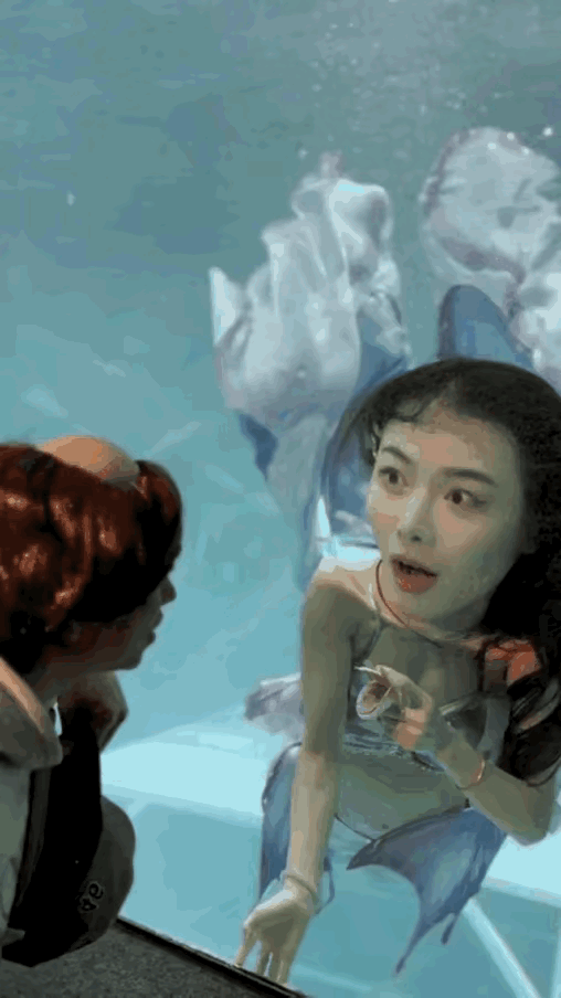 这小姐姐的表情绝了，简直真实到骨子里！