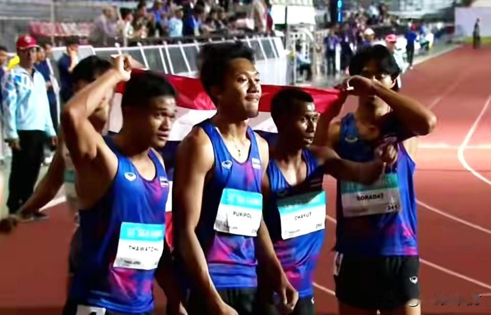 东南亚运动会男子4X100米接力决赛，已经拿到100米和200米双冠、并两破全国
