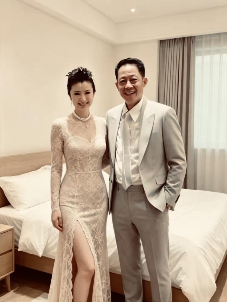 愚人节办婚礼！王志文这婚姻太出人意料很多人都觉得，结婚一定要挑个吉利好日子