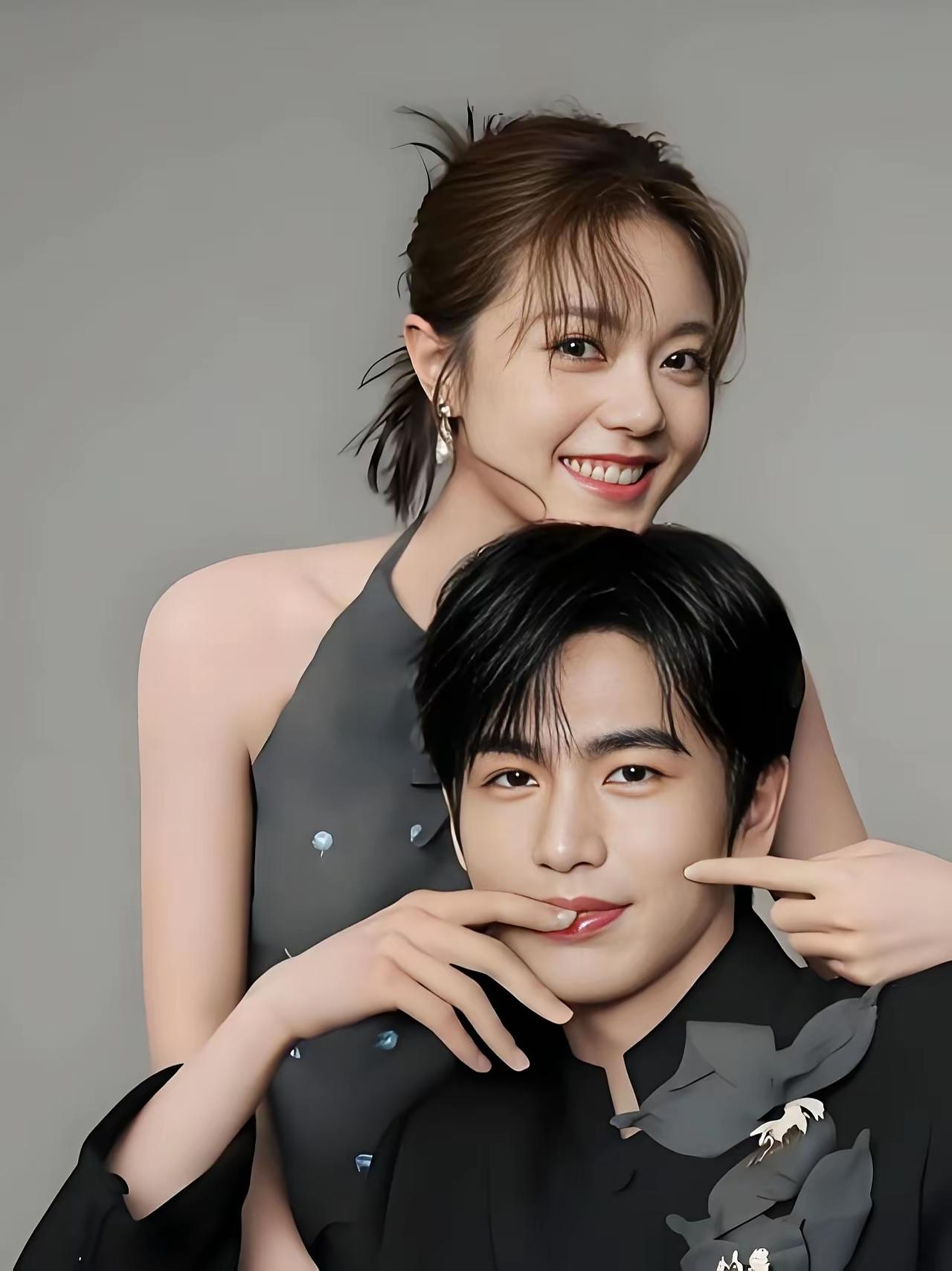 张凌赫的CP感像开盲盒，跟不同女演员搭戏能拆出完全不同的味道。和赵今麦在《