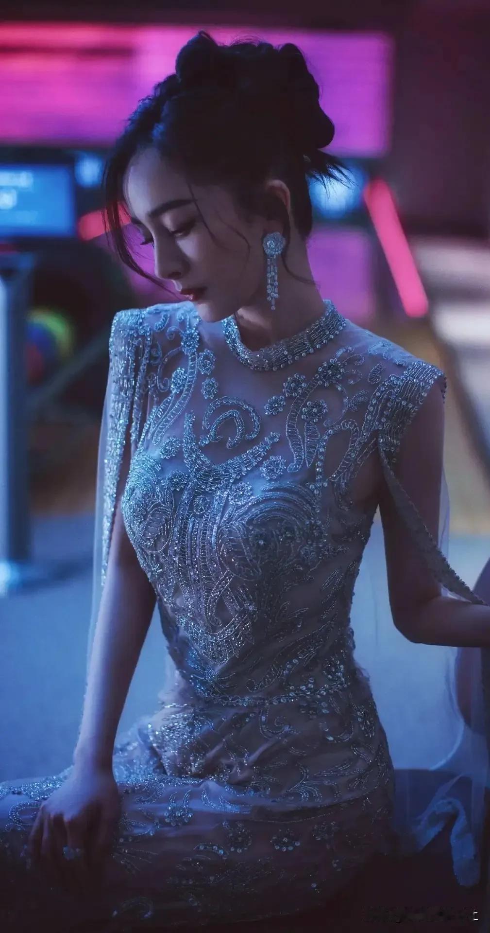杨幂，果然身材好，穿什么都好看