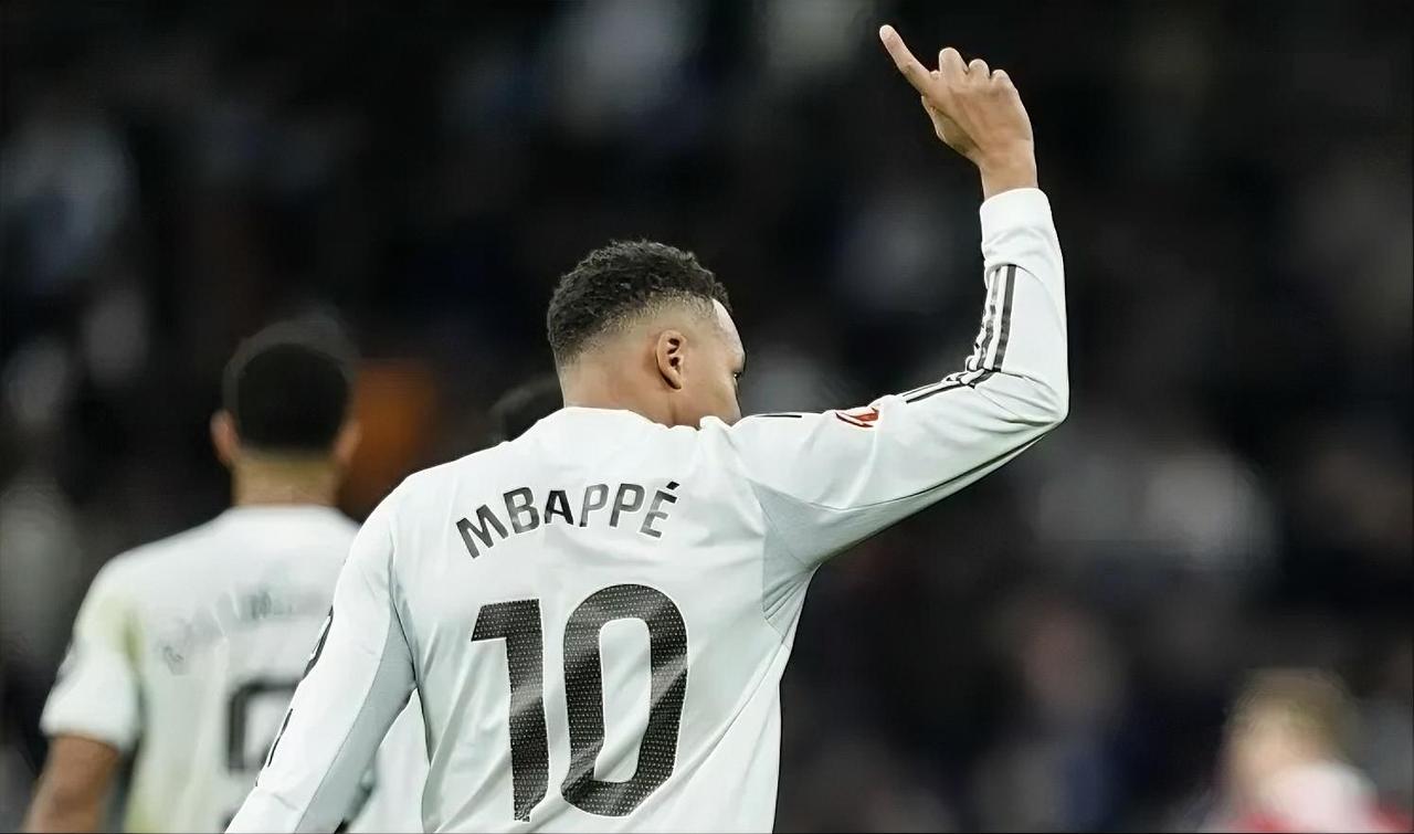 姆巴佩：我没那种命啊！年少成名意气风发的时候，梅西风头正盛，无力争夺天下第一！