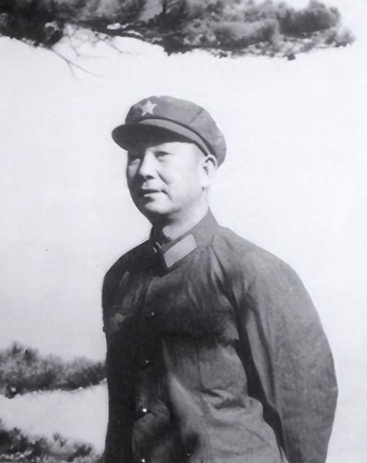 1971年，黑龙江一位退伍老兵去打油，偶然间瞥见了油票印章上的名字，当即大惊失色