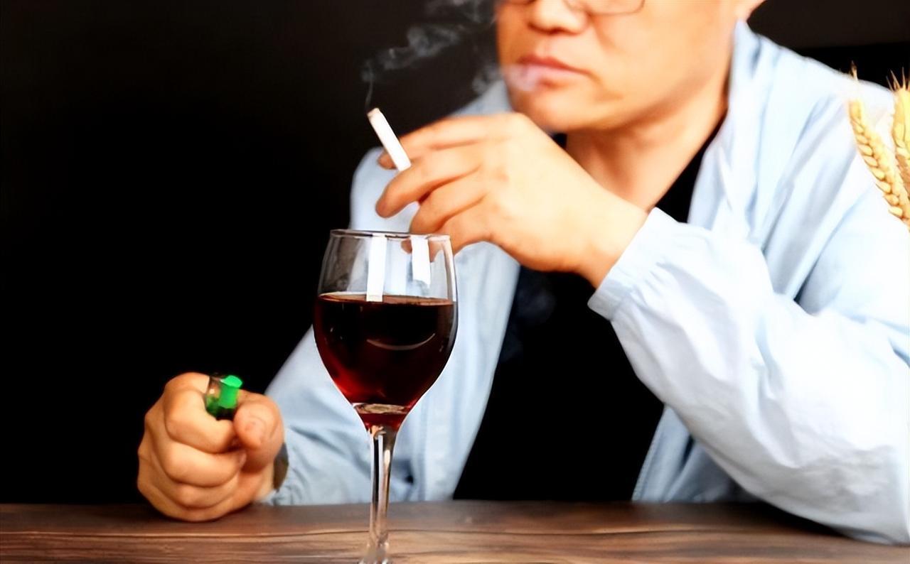 西安交大解剖97名喉癌死者，吃惊发现患喉癌的人，有3大坏习惯喉癌这个病，在耳